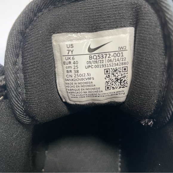 Youth Nike Shoes - Picture 3 of 12